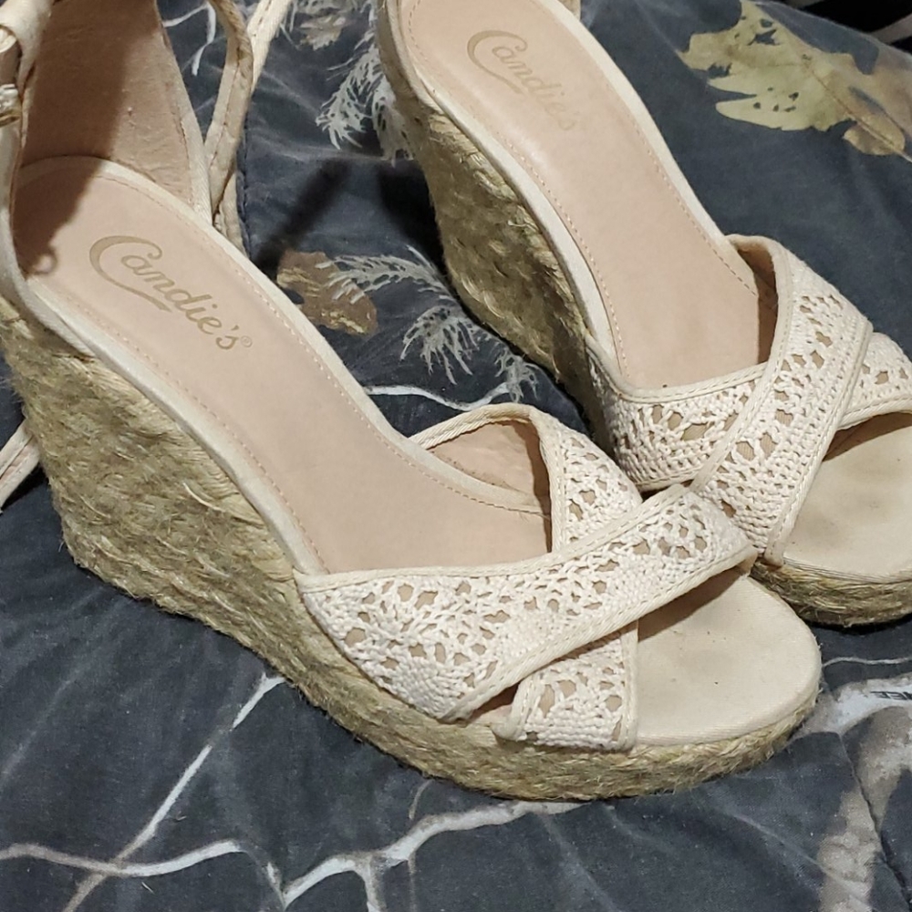 Cream wedges